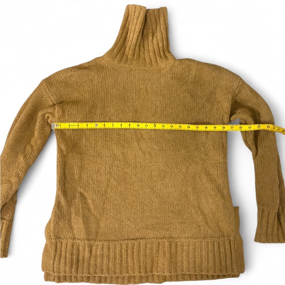 EVERLANE The Cloud Turtleneck in Heathered Chai - Picture 5 of 8